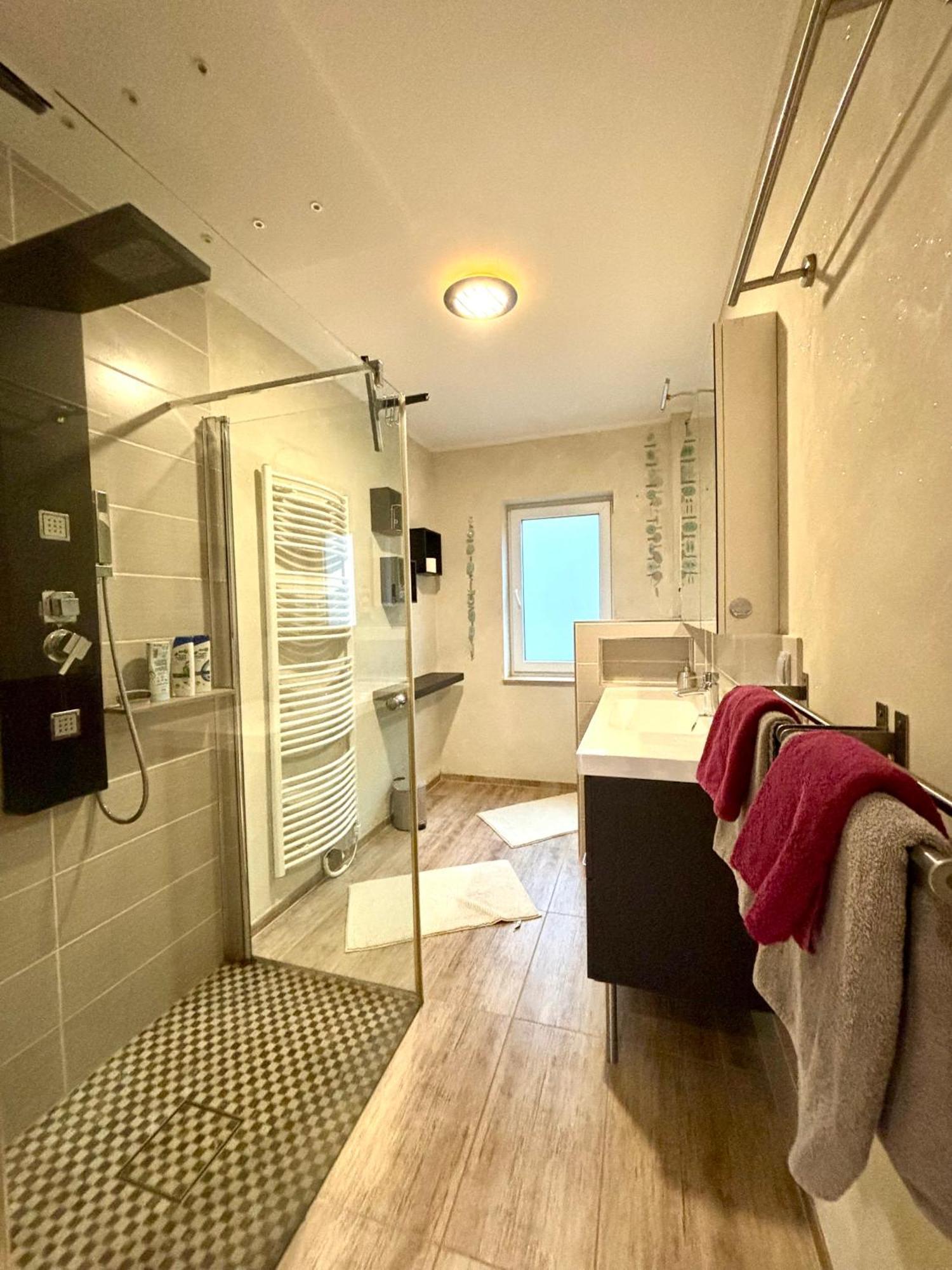 Grosse Wohnkueche, Terrasse, Schlafzimmer Am Steinhuder Meer, Wlan, Parkplatz, Fussbodenheizung, 70Qm Wunstorf Exterior foto